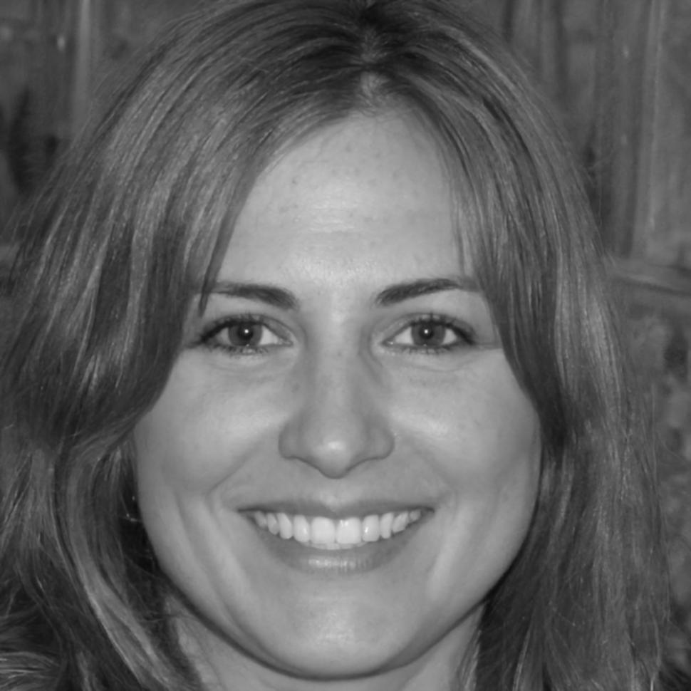 Portrait von Finanzexpertin Sabrina Hoffmann